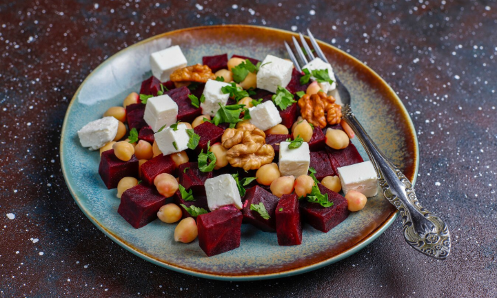beet and goat cheese salad